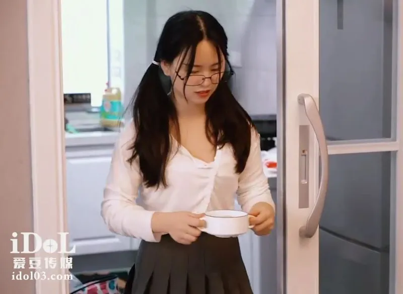 Tí tẹo về quê ăn tết bị bố dượng xoạc vì càng lớn càng ngon